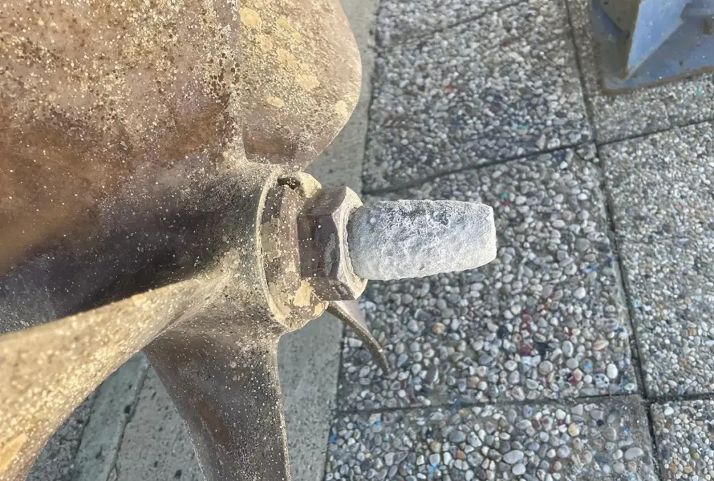 Opferanoden am Boot